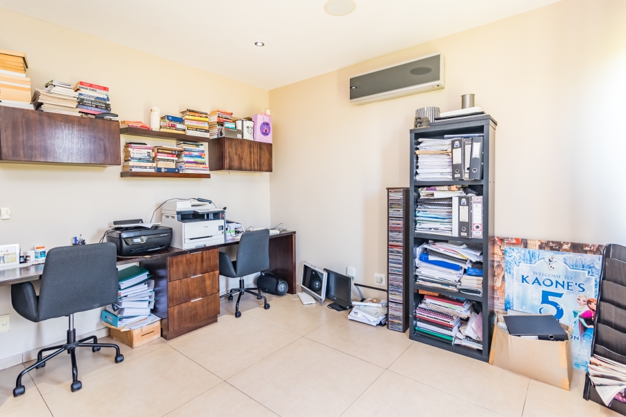 5 Bedroom Property for Sale in Hartebeesfontien AH North West